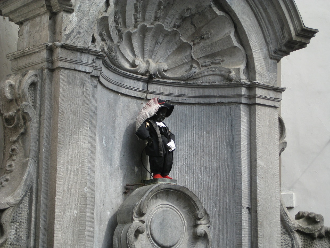 Peeing Boy in Brussels with costume