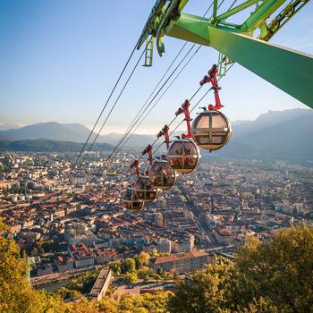 Grenoble tram bulles pierre jayet 14.jpg 350x350 q70 crop subsampling 2 upscale