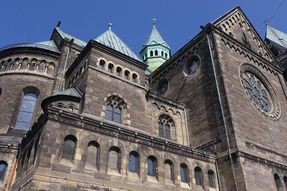 Biggest thumb church in bytom pixabay