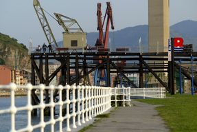 Biggest thumb loading dock barakaldo