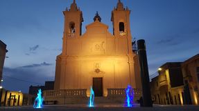 Biggest thumb saint lawrence parish church