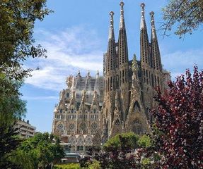 Biggest thumb sagrada familia 552084 340
