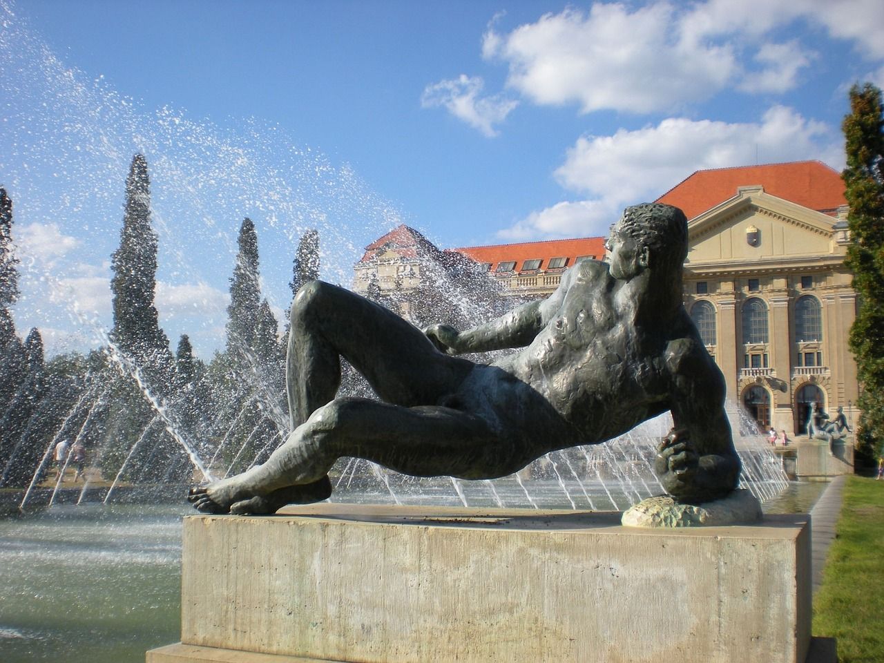 Statue 590869 1280