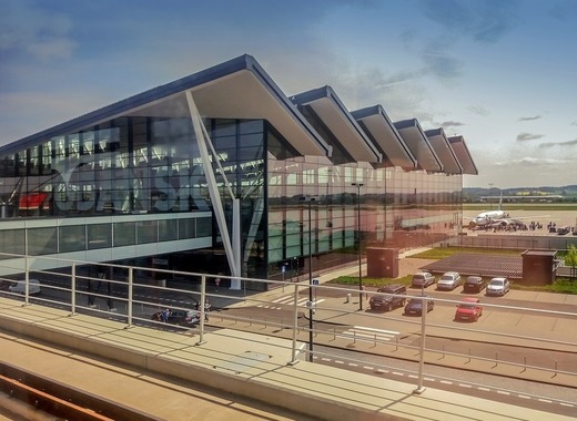 Medium airport 2673388 1280