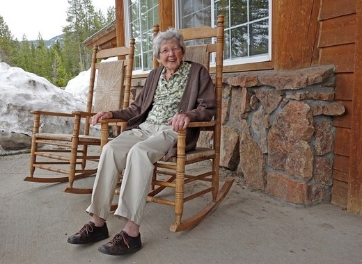 Medium old woman 1886863 1280