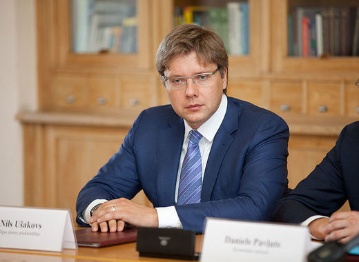 Medium paraksta nodomu protokolu par 2012.gada %c4%b6%c4%abnas uz%c5%86%c4%93m%c4%93jdarb%c4%abbas foruma norisi r%c4%abg%c4%81 7745294468