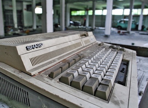 Medium calculating machine 370777 1920