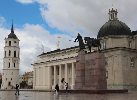 Medium vilnius tourists