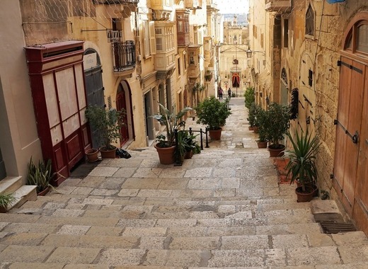 Medium valetta