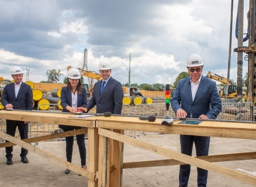 Medium mayor of warsaw inspects the new facility at copernicus centre
