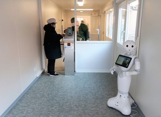 Medium ho%c5%99ovice hospital humanoid robot