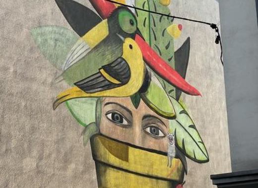 W Katowicach przed Światowym Forum Miejskim pojawia się mural oczyszczający powietrze z przesłaniem