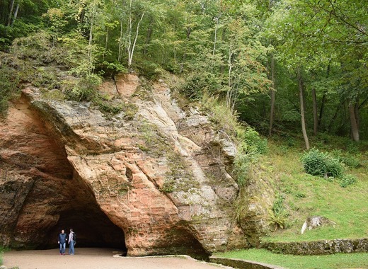 Medium cave 2820957 960 720
