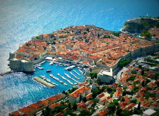 Medium tourism around the world