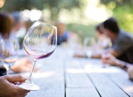 Medium wineglass 553467 1280