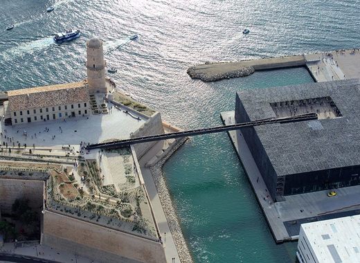 Medium mucem