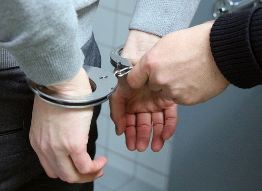 Medium handcuffs 2102488 960 720