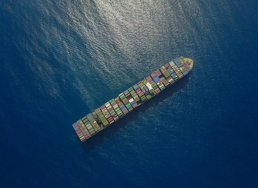 Medium container ship 2856899 960 720