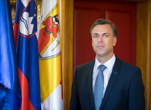 Medium gregor macedoni