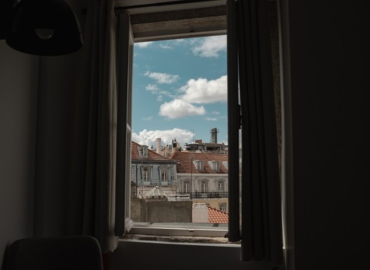 Medium window 4605938 1280