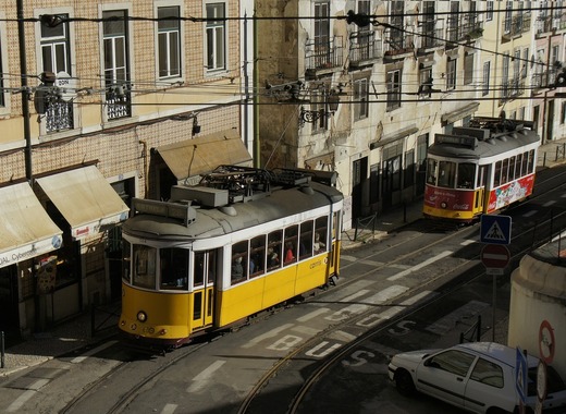 Medium tram 553195 1280