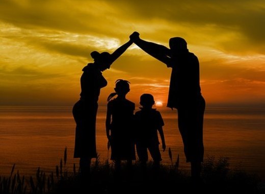 Medium family 1466262 340