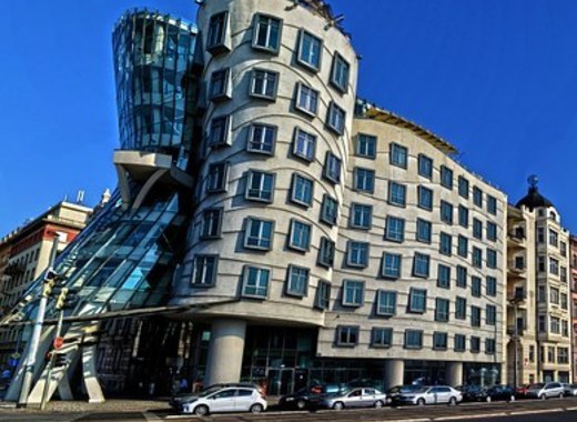 Medium building 922531 340