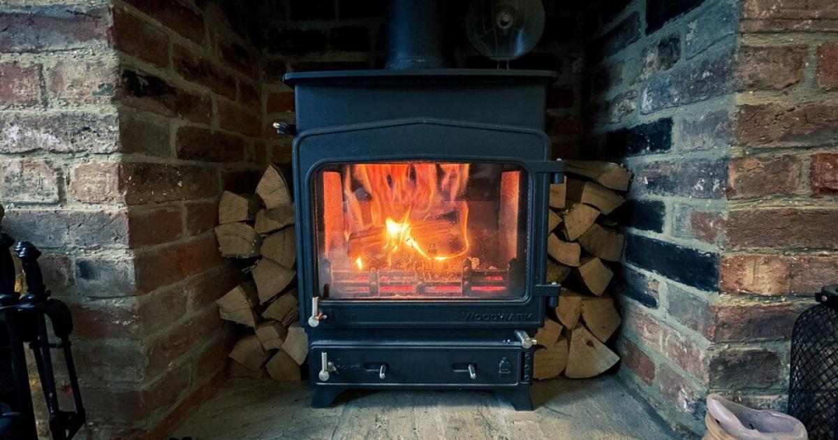 New law allows Danish municipalities to ban old wood burners | TheMayor.EU