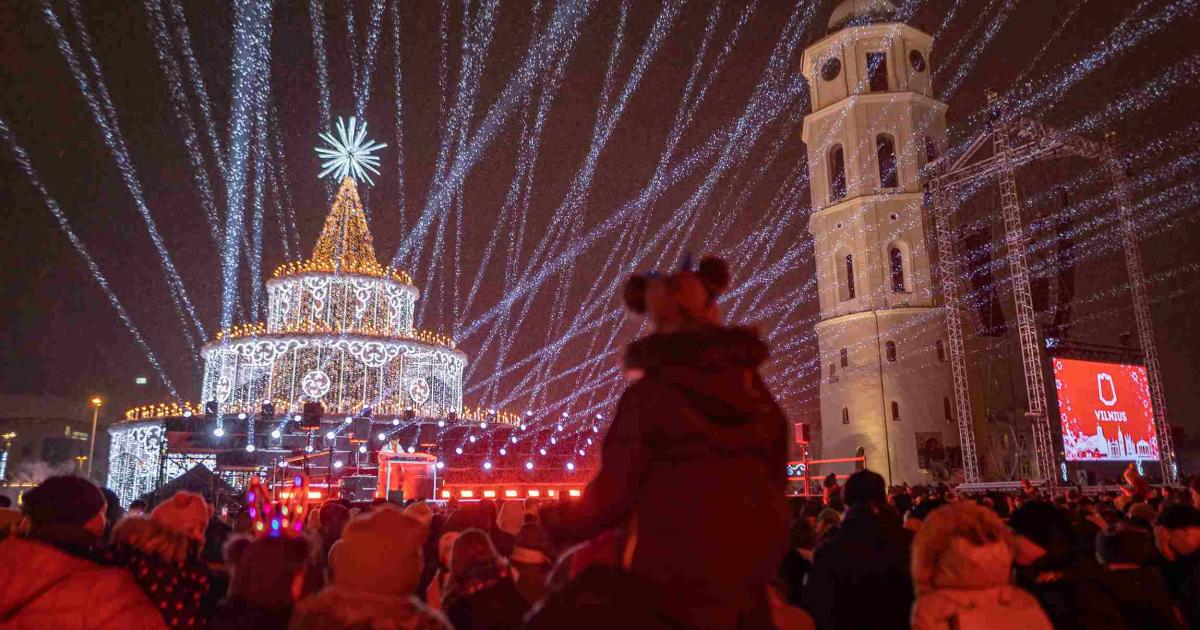 Vilnius unveiled its Christmas tree…and it’s a birthday cake TheMayor.EU