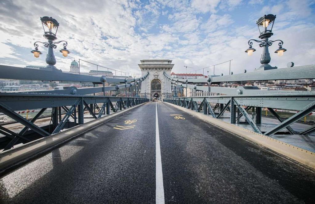 Budapest reopens the Chain Bridge but cars are not allowed TheMayor.EU
