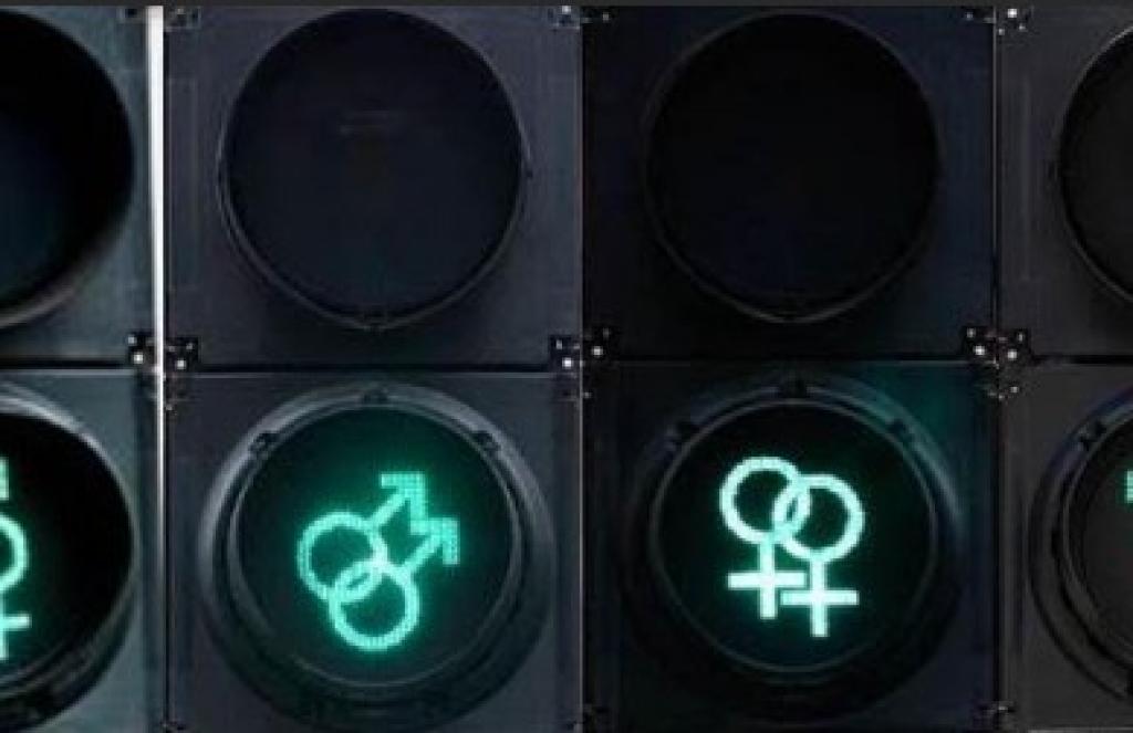 town celebrates pride LGBT+ traffic lights | TheMayor.EU