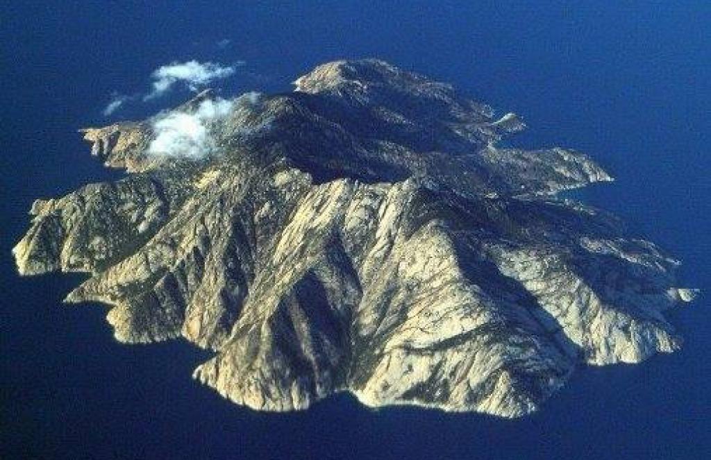 Bestand:Montecristo island.corr.jpg - Wikipedia