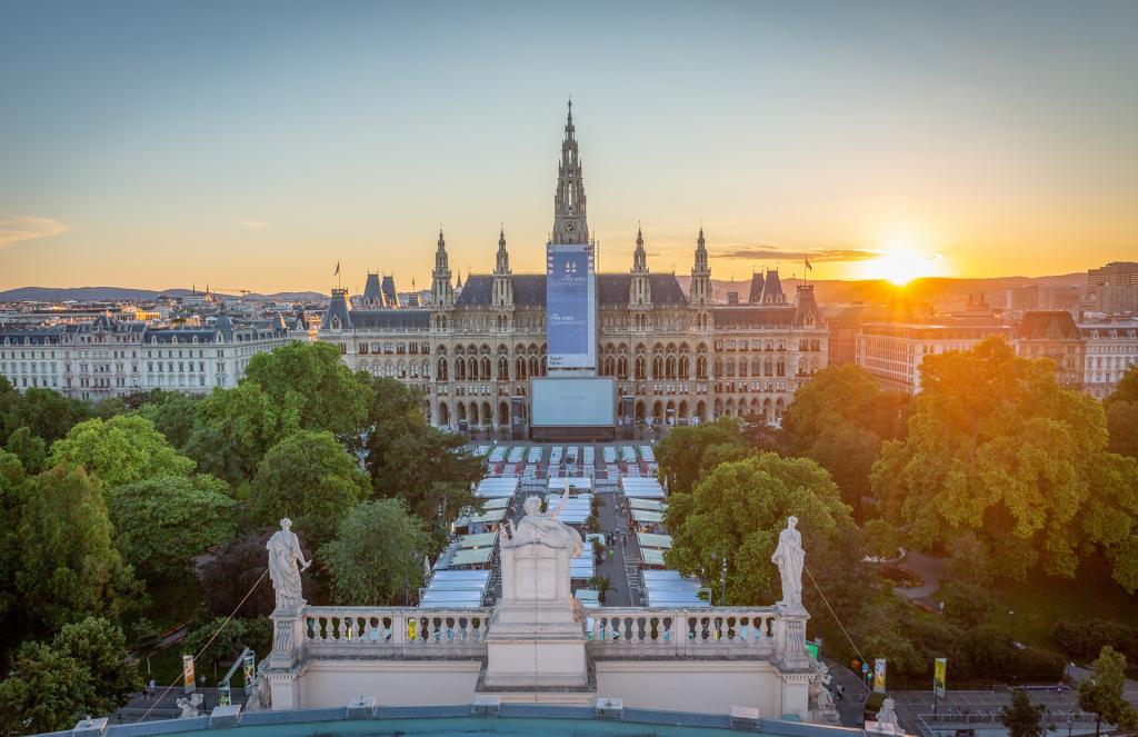 Vaccination during the Rathausplatz film festival in Vienna | TheMayor.EU