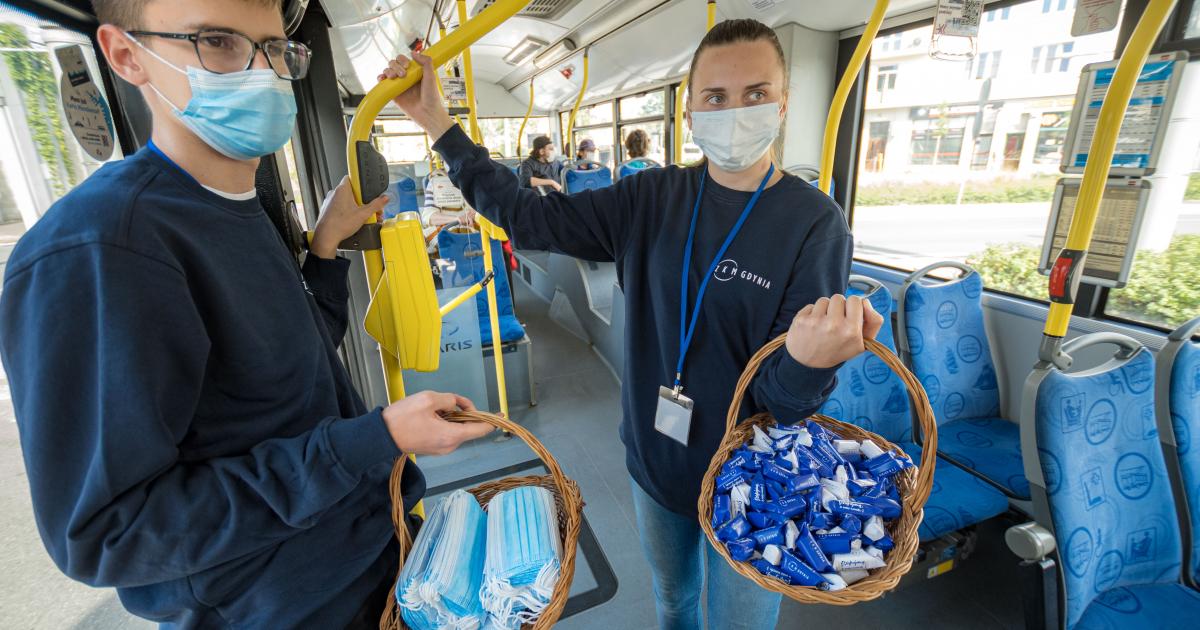 Czy masz założoną maskę?  Podaruj sobie cukierka
