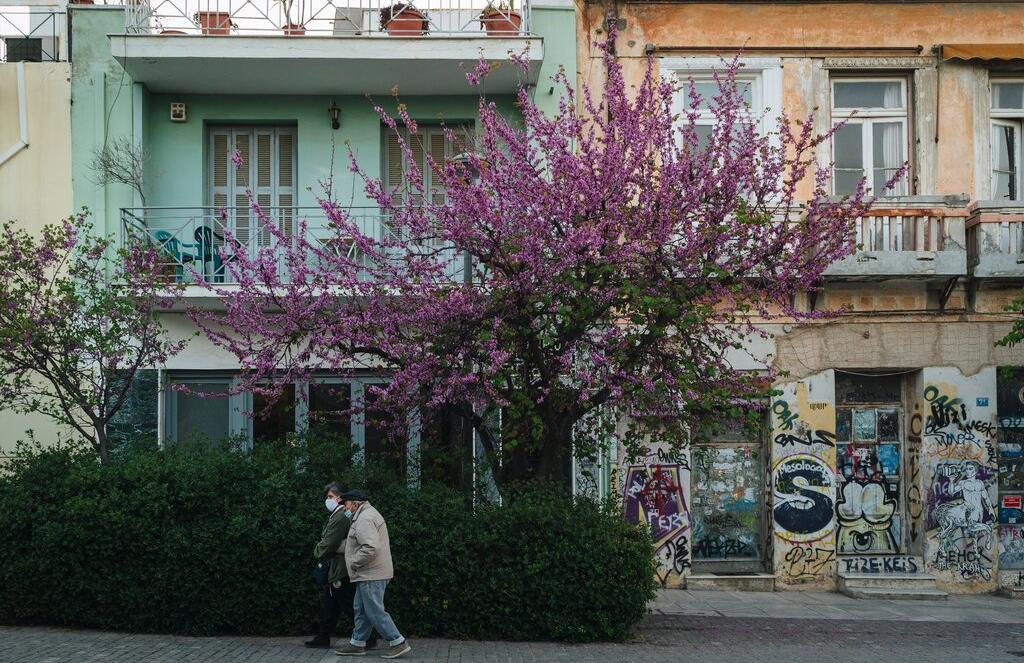 Greece announces stricter COVID restrictions for the unvaccinated