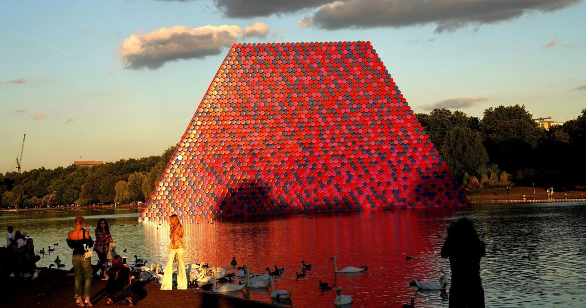 Christo’s latest work weighs 650 tones and it floates in the middle of ...