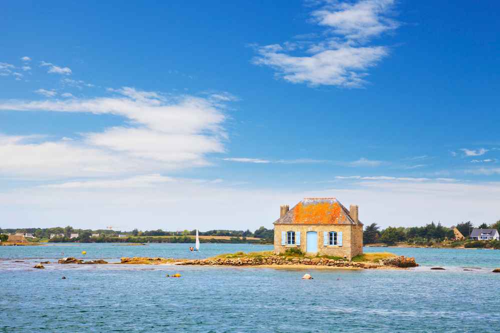 saint cado's lonely house